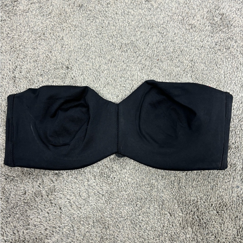Black strapless‎ bra